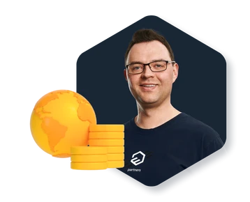Ein Mann mit Brille und dunklem T-Shirt vor dunkelblauem Hexagon-Hintergrund, daneben Globus und goldene Münzen.