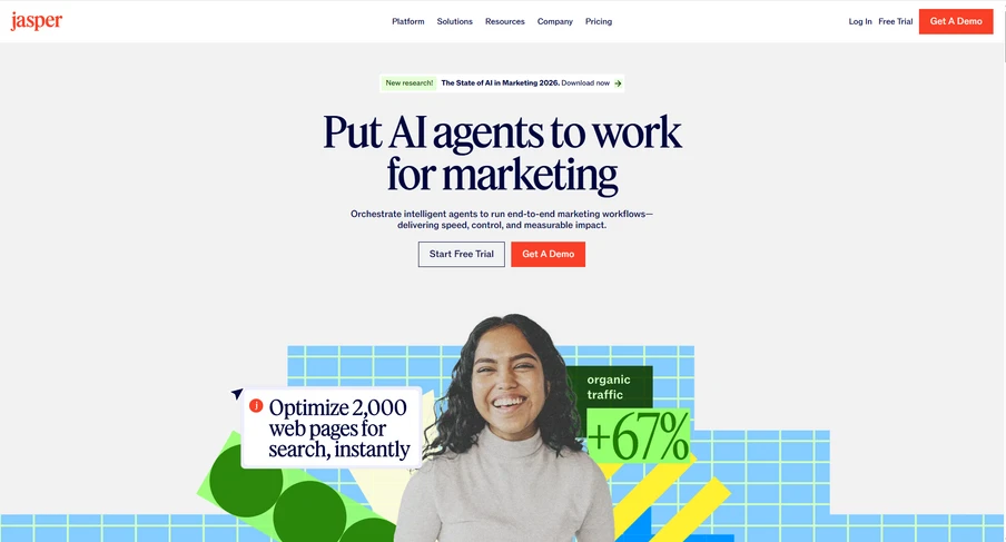 Eine lächelnde Person vor einer bunten Grafik mit Mustern; Text 'Put AI agents to work for marketing' ist sichtbar.