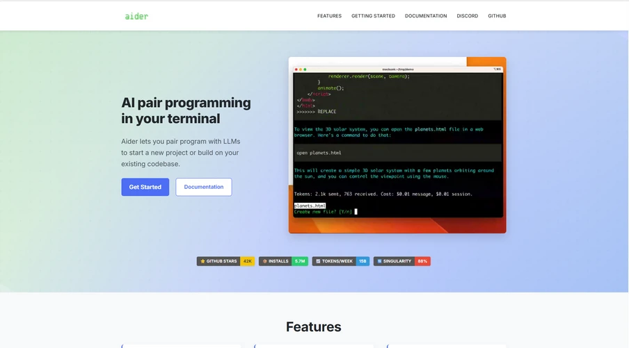 Landing-Header mit blauem Verlauf, links Text 'AI pair programming in your terminal', rechts Terminal-Screenshot.