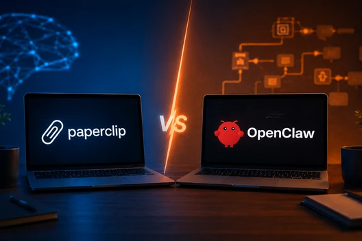 Zwei Laptops auf einem Tisch, links Paperclip, rechts OpenClaw, dazwischen VS; blauer Netzwerk- und orangener Hintergrund.
